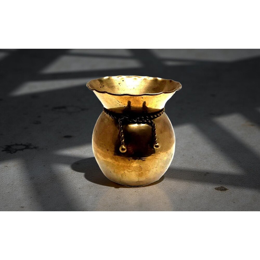 Vintage Hosley International solid hammered brass planter with rope detail, appr